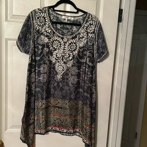 LOVE KYLA Silk/poly embroidered tunic. Navy with white embroidered details